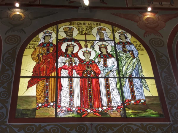 Вітражі собору Святої Трійці в Schelkovo, Московська область. Мучеників Regal — стокове фото