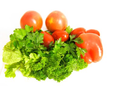 Beyaz arka planda taze sebzeler