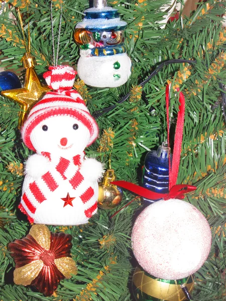 Árvore de Natal com bolas — Fotografia de Stock
