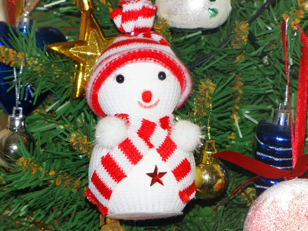 Árbol de Navidad con bolas — Foto de Stock