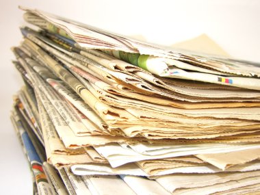 Bir yığın gazete.