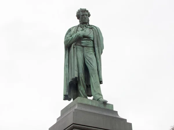 Monument van Aleksandr Poesjkin op het Poesjkinplein in Moskou — Stockfoto