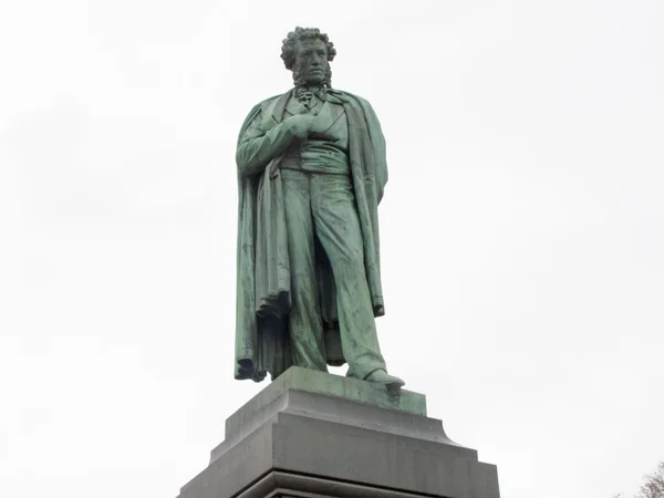 Monument van Aleksandr Poesjkin op het Poesjkinplein in Moskou — Stockfoto