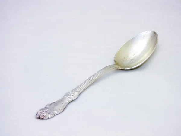 Colher de sopa de prata sobre um fundo branco — Fotografia de Stock