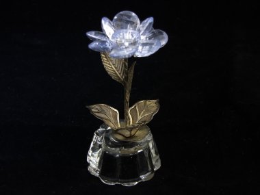 Kristal Çiçek siyah arka plan üzerine