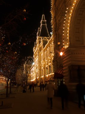 Moskova, Rusya 'da gece güzel aydınlatma ile sakız bina