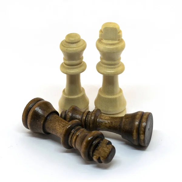 Απλό Ξύλινο Σκάκι Διάφορες Θέσεις Απομονωμένα Λευκό Φόντο — Φωτογραφία Αρχείου