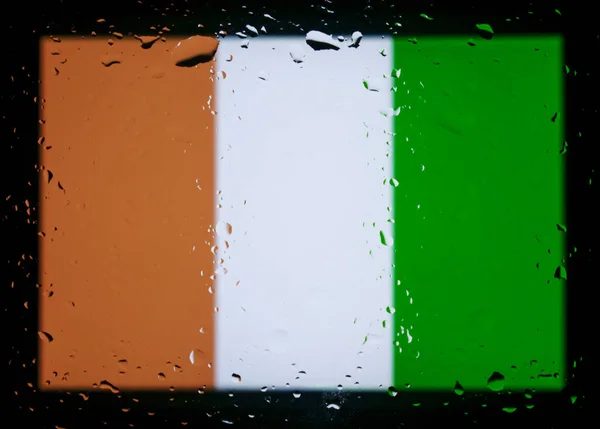 Wassertropfen Auf Dem Hintergrund Der Flagge Der Elfenbeinküste Geringe Schärfentiefe — Stockfoto