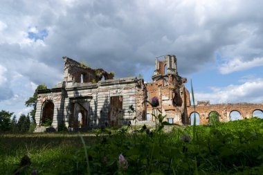 Eski Tereshchenko kalesi kalıntıları