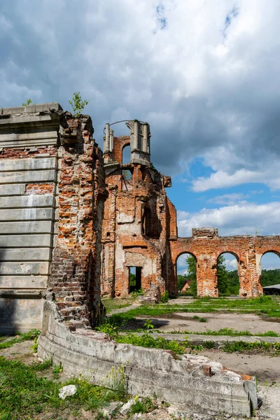 Tereshchenko Kalesi 'nin kalıntıları.