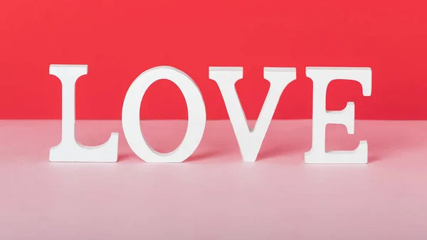 Walentynki Koncepcja Białych Liter Miłosnych Różowym Czerwonym Tle — Zdjęcie stockowe