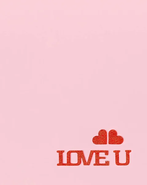 Kocham Cię Czerwonych Jasnych Liter Sercami Różowym Tle Walentynki Kartka — Zdjęcie stockowe