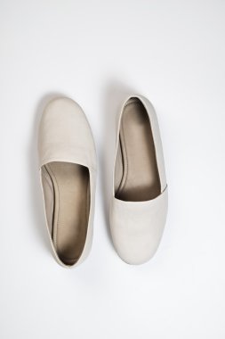 kadın sıradan gri deri ayakkabı