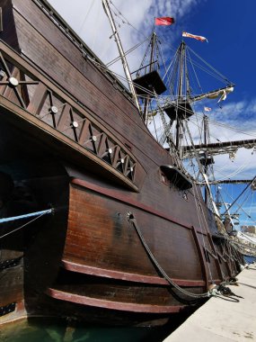 Eski bir galonun yeniden yapılandırılmasının yanı.