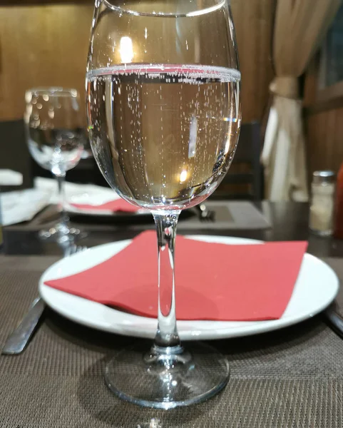 Склянка Фоні Поданого Столу Ресторану — стокове фото