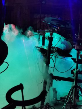 Rock and roll müzik panoramik arka plan fotoğrafı, bir sahne, yumuşak seçici odak, kopyalama alanı