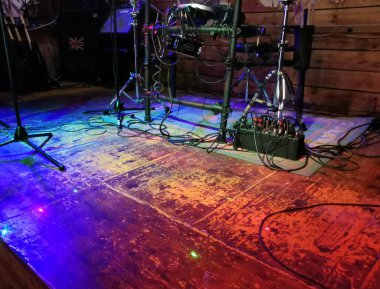 Rock and roll müzik panoramik arka plan fotoğrafı, bir sahne, yumuşak seçici odak, kopyalama alanı