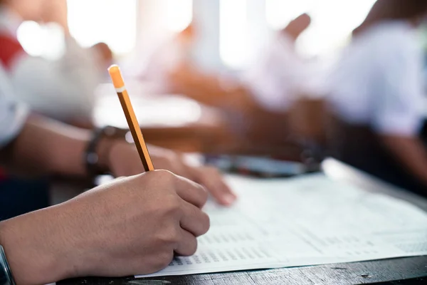 Öğrenci okuma ve sınava stres ile giriyor