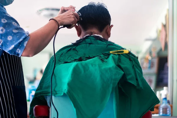 Back Man Cutting Hair Hair Salon — Stock Photo, Image