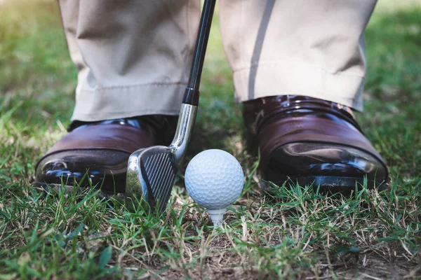 Giocatore Golf Piedi Sul Campo Giocare Golf Campo Tee — Foto Stock