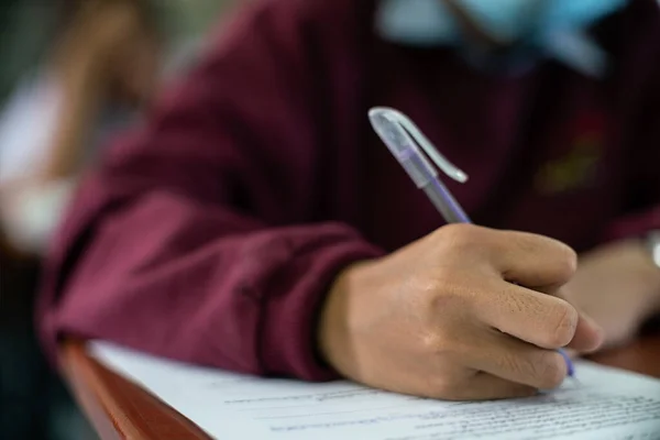 Estudantes Usando Máscara Para Proteger Vírus Corona Covid Fazendo Exame — Fotografia de Stock