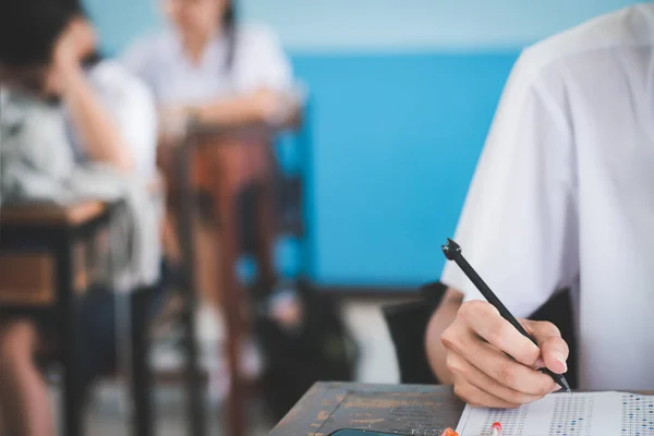 Estudiante Tomando Examen Educativo Clase Con Estrés — Foto de Stock