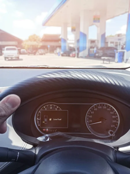 Affichage Avertissement Jauge Carburant Faible Dans Voiture Amène Conducteur Rendre — Photo