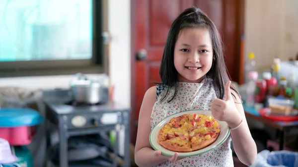 Happy Little Girl Preparing Homemade Pizza Home Kitchen — Foto de Stock