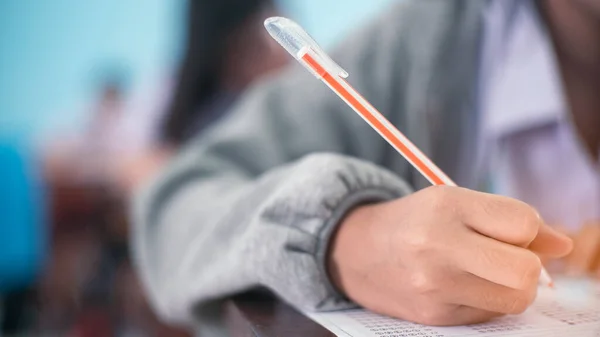 Alunos Escrita Leitura Exame Folhas Resposta Exercícios Sala Aula Escola — Fotografia de Stock