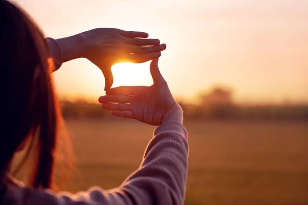 Concepto Planificación Futura Primer Plano Las Manos Mujer Haciendo Gesto —  Fotos de Stock