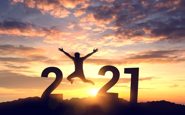 Silhouette Joven Saltando Montaña 2021 Años Mientras Celebra Año Nuevo —  Fotos de Stock