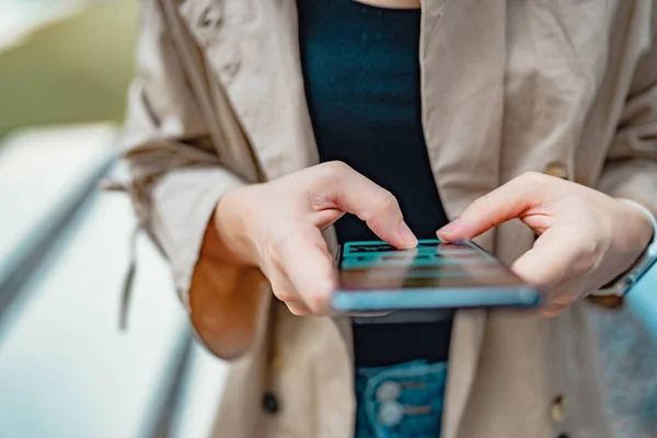 Closeup Female Using Smartphone She Chatting Online Messaging Social Network — Stock Photo, Image