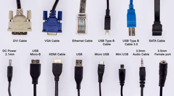 Câbles Informatiques Avec Différents Connecteurs Pour Réseau Connexion Données Isolés — Photo