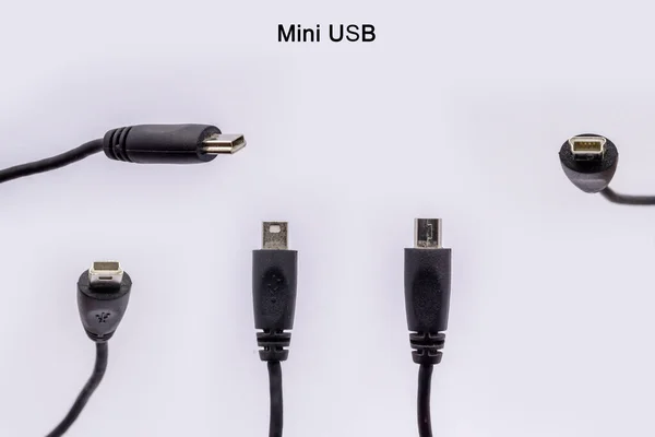 Kabel Mini Usb Pod Różnymi Kątami Izolowany Białym Tle — Zdjęcie stockowe