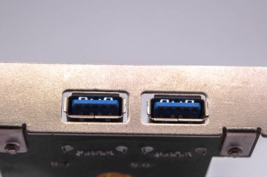 Beyaz arkaplanda bilgisayar PCI-E 'den USB 3.0 Expasion Card' a. Bağlayıcılar için PCI-Express kartı beyaz arkaplanda izole edilmiş ek USB 3.0.