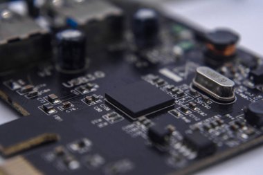 Beyaz arkaplanda bilgisayar PCI-E 'den USB 3.0 Expasion Card' a. Bağlayıcılar için PCI-Express kartı beyaz arkaplanda izole edilmiş ek USB 3.0.