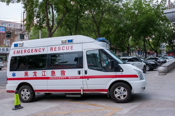 Çin, Heihe, Temmuz 2019: Yazın Çin 'in Heihe şehrinde ambulanslar