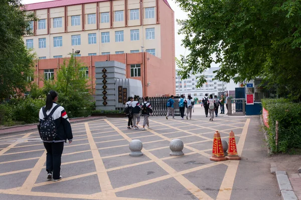 Cina Heihe Luglio 2019 Bambini Vanno Scuola Mattina Una Strada — Foto Stock