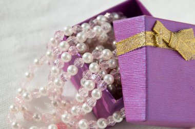 Pembe inci telli aralık mor kutu