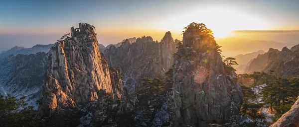 Panorama Uitzicht Bergtoppen Van Huangshan National Park China Veel Sneeuw — Stockfoto