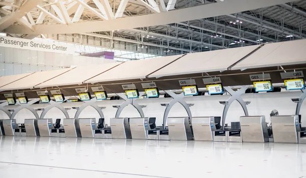 Área Check Público Aeroporto Sem Multidão Durante Epidemia Covid — Fotografia de Stock