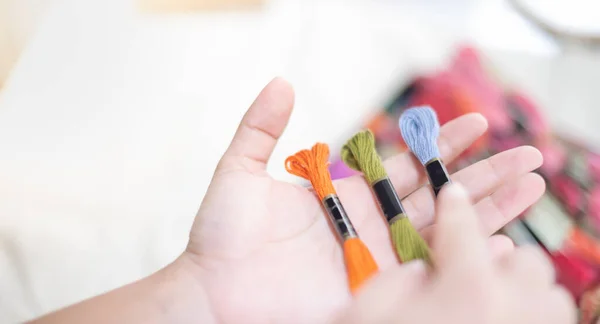 Close Hands Tailor Woman Holding Many Threads Different Colors Table — Stock Photo, Image