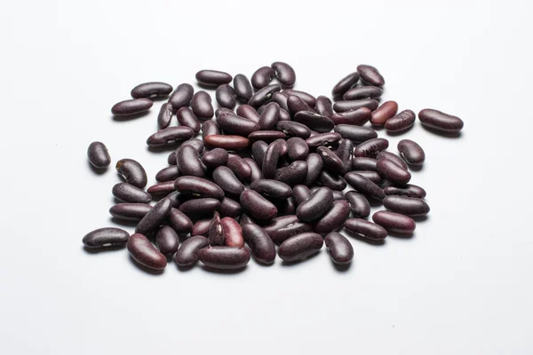 Frijoles rojos oscuros aislados — Foto de Stock