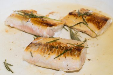 Somon fileto biberiye ile tavada pişmiş