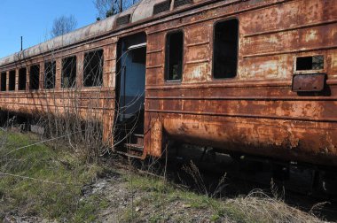 Terk edilmiş tren, Pripyat yakınlarındaki radyoaktif mezarlık, Yanov tren istasyonu, kıyamet sonrası şehir, Çernobil Yasaklama Bölgesi, Ukrayna