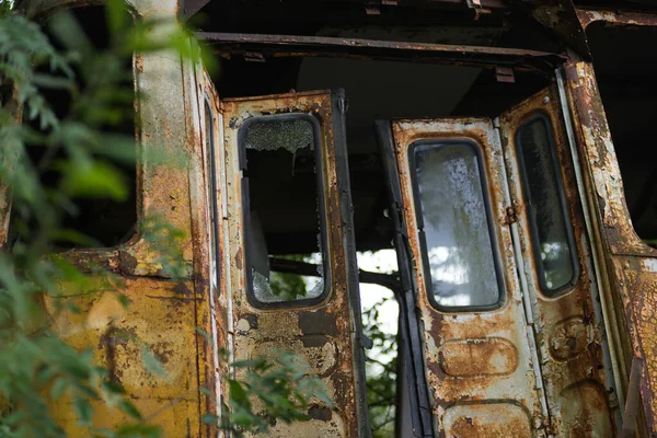 Antiguo Autobús Abandonado Cementerio Vehículos Radiactivos Rossokha Chernobyl Temporada Verano — Foto de Stock