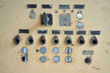 Ukrayna 'nın hayalet kasabası Pripyat yakınlarındaki Çernobil bölgesinde terk edilmiş Jüpiter' de paslı bir alet.