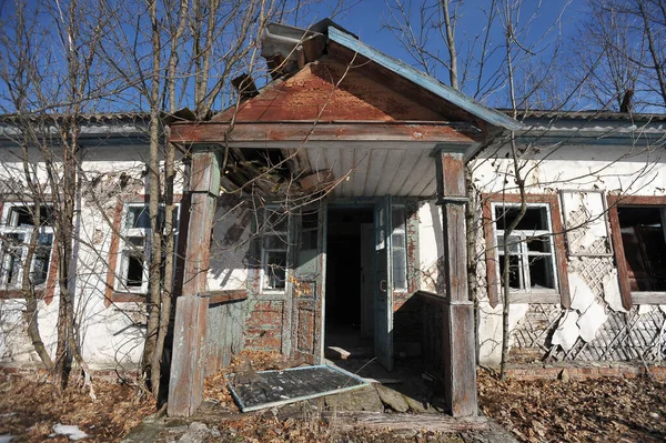 Σχολείο Εγκαταλελειμμένο Χωριό Tolstyi Les Μετα Αποκαλυπτικό Τοπίο Χειμερινή Περίοδο — Φωτογραφία Αρχείου