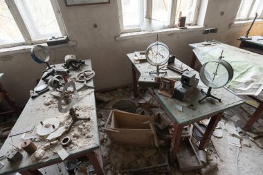 Terk edilmiş köy Mashevo 'da okul, kıyamet sonrası iç mekan, Çernobil sınırlama bölgesi, Ukrayna