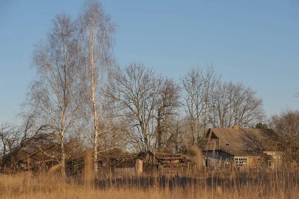 Verlaten Dorp Rudnia Veresnya Post Apocalyptisch Landschap Voorjaarsseizoen Tsjernobyl Uitsluitingszone — Stockfoto